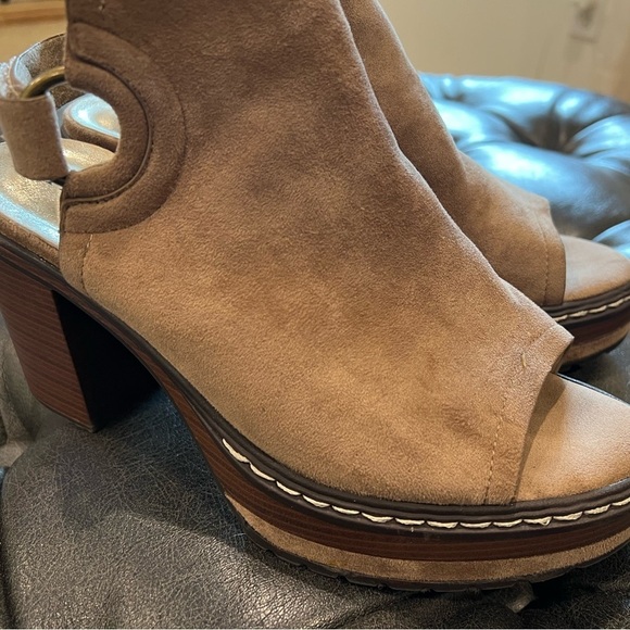 Pierre Dumas Open Toed Tan/Brown Chunky Heels Size 7 - Picture 4 of 10